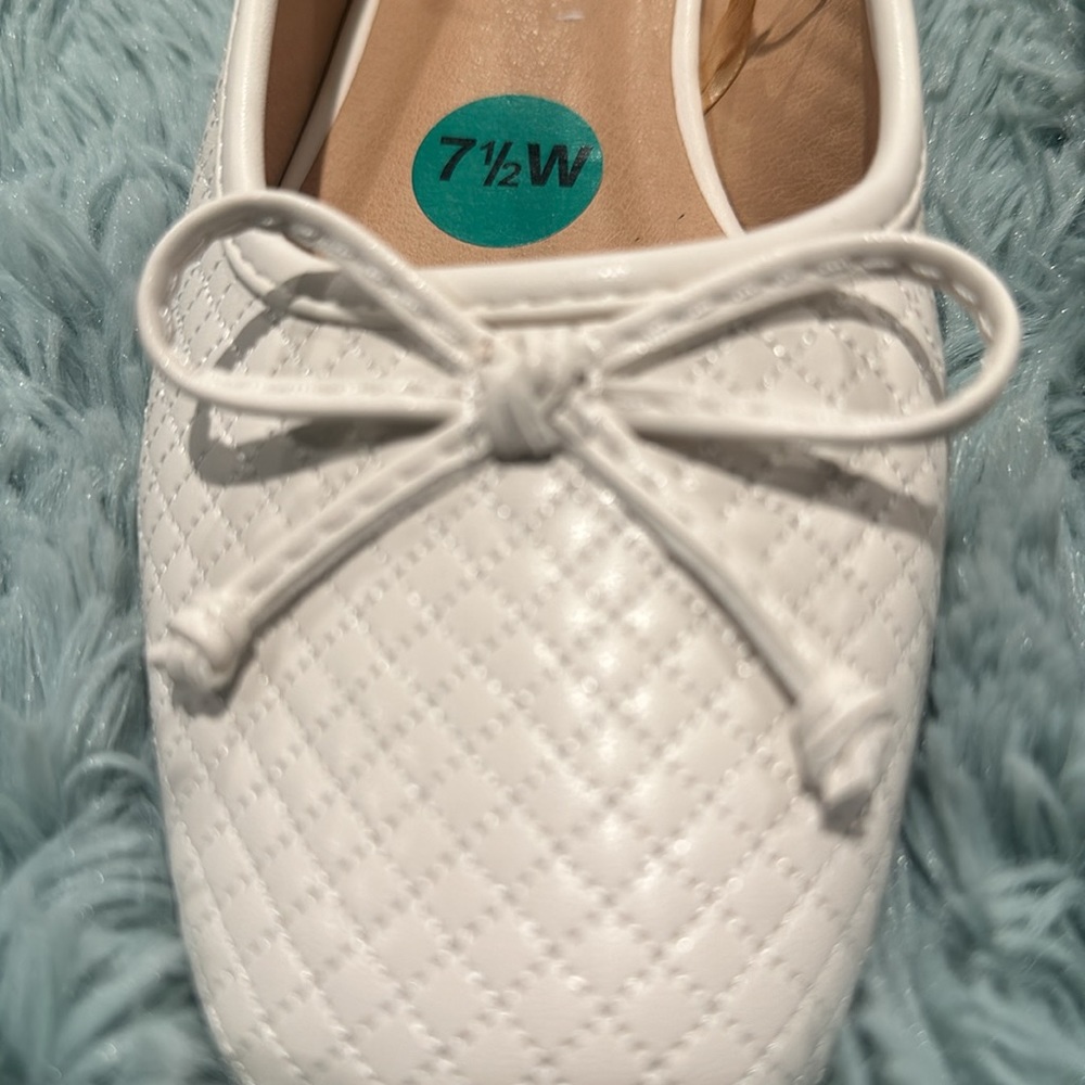 NWT White Mountain Cliffs White Quilted Flats with Bow Front. Various Sizes - Picture 3 of 6